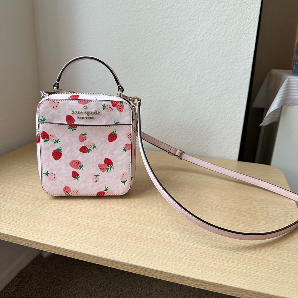 Kate Spade Daisy Wild Strawberry Crossbody Bag